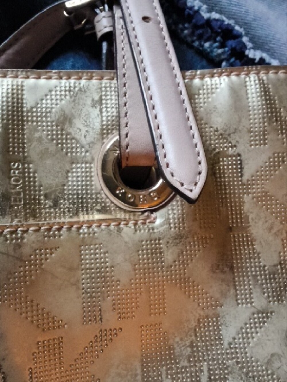 Michael KORS Metallic Gold Tote Handbag with Light Tan Straps - Picture 8 of 15